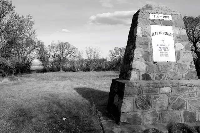War memorial cairn, Lest We Forget